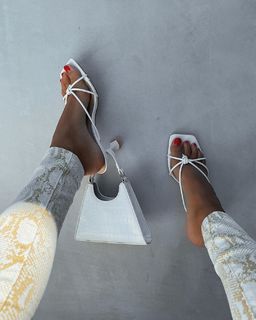 Rose Bertram feet photo thumbnail