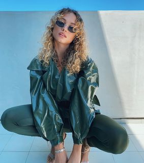 Rose Bertram feet photo thumbnail