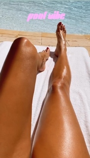 Rose Bertram feet photo thumbnail