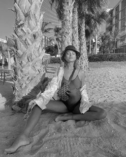 Rose Bertram feet photo thumbnail