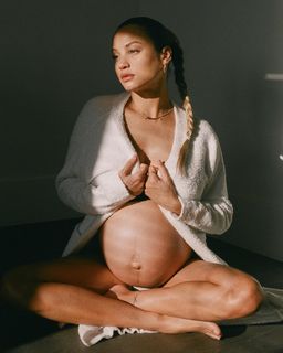 Rose Bertram feet photo thumbnail