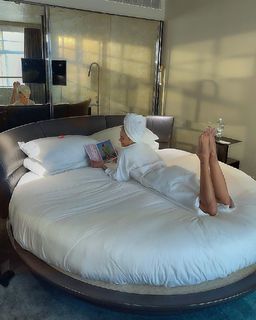 Rose Bertram feet photo thumbnail