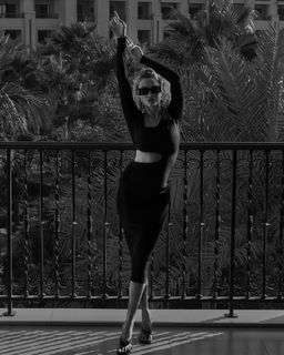 Rose Bertram feet photo thumbnail