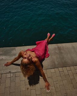 Rose Bertram feet photo thumbnail