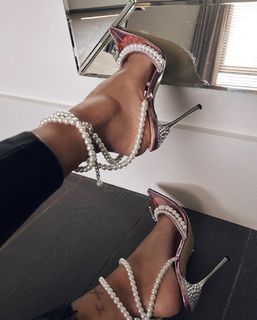 Rose Bertram feet photo thumbnail