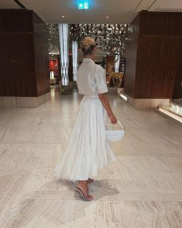 Rose Bertram feet photo thumbnail