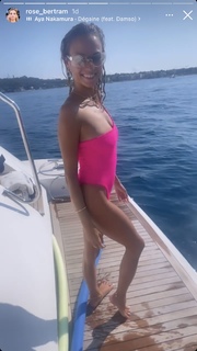 Rose Bertram feet photo thumbnail