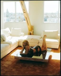 Rose Bertram feet photo thumbnail