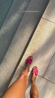 Rose Bertram feet photo thumbnail