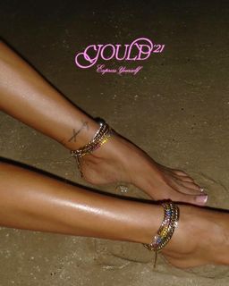 Rose Bertram feet photo thumbnail