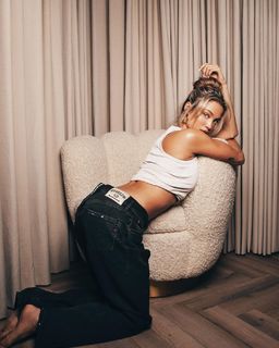 Rose Bertram feet photo thumbnail