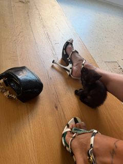 Rose Bertram feet photo thumbnail