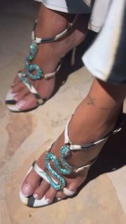 Rose Bertram feet photo thumbnail