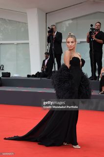 Rose Bertram feet photo 1