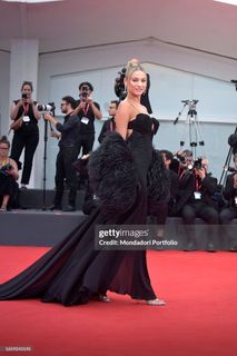 Rose Bertram feet photo 20