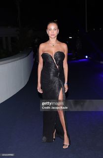 Rose Bertram feet photo 4