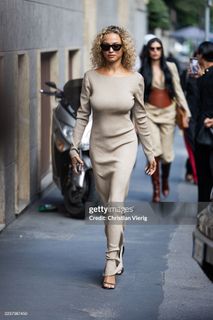 Rose Bertram feet photo 16