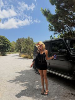 Rose Bertram feet photo 9