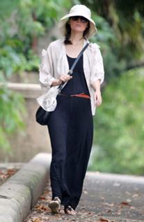 Rose Byrne feet photo thumbnail