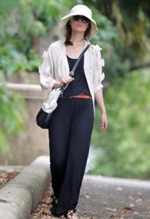 Rose Byrne feet photo thumbnail