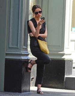 Rose Byrne feet photo thumbnail