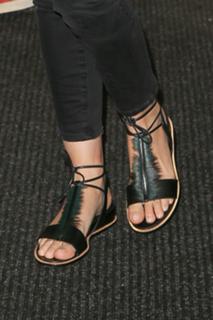 Rose Byrne feet photo thumbnail