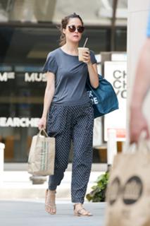 Rose Byrne feet photo thumbnail