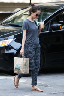 Rose Byrne feet photo thumbnail