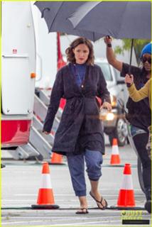 Rose Byrne feet photo thumbnail