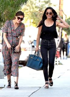Rose Byrne feet photo thumbnail