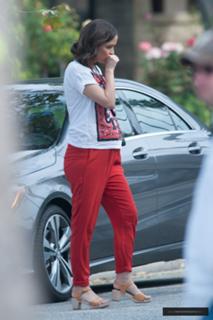 Rose Byrne feet photo thumbnail