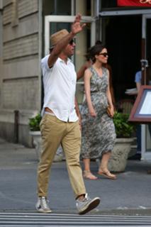 Rose Byrne feet photo thumbnail