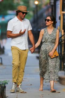 Rose Byrne feet photo thumbnail