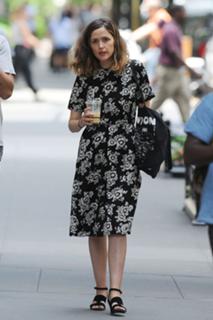 Rose Byrne feet photo thumbnail