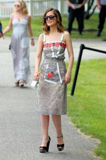 Rose Byrne feet photo thumbnail