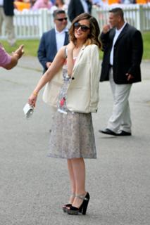 Rose Byrne feet photo thumbnail