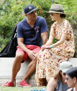 Rose Byrne feet photo thumbnail
