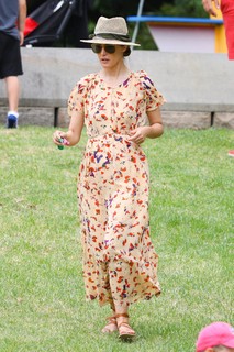 Rose Byrne feet photo thumbnail