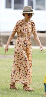 Rose Byrne feet photo thumbnail