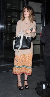 Rose Byrne feet photo thumbnail