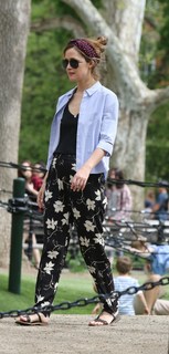 Rose Byrne feet photo thumbnail