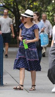 Rose Byrne feet photo thumbnail