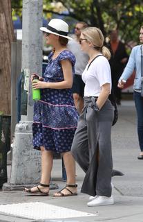 Rose Byrne feet photo thumbnail