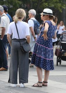 Rose Byrne feet photo thumbnail