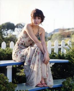 Rose Byrne feet photo thumbnail