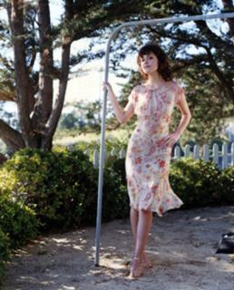 Rose Byrne feet photo thumbnail