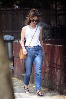 Rose Byrne feet photo thumbnail