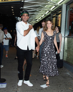 Rose Byrne feet photo thumbnail