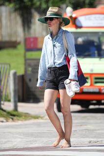 Rose Byrne feet photo thumbnail