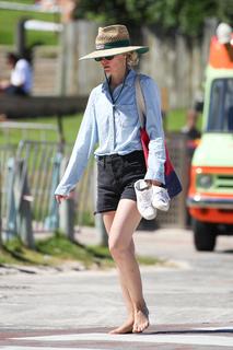 Rose Byrne feet photo thumbnail